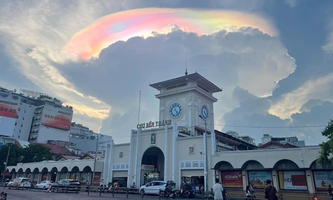 Mây ngũ sắc xuất hiện tại Thành phố Hồ Chí Minh