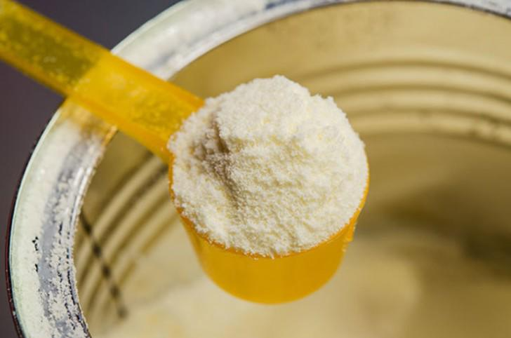 Những cách phân biệt sữa bột thật – giả chuẩn xác và dễ làm